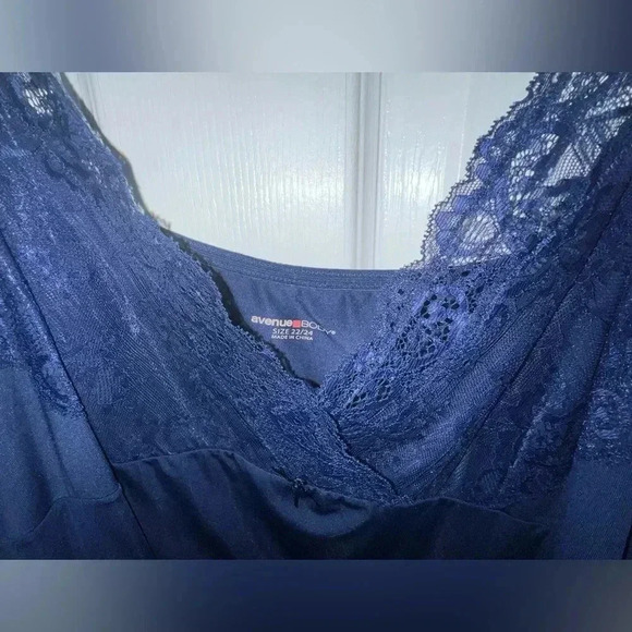 ☘️ NWOT Avenue Body Lace Gown Size 22/24 - Picture 4 of 4